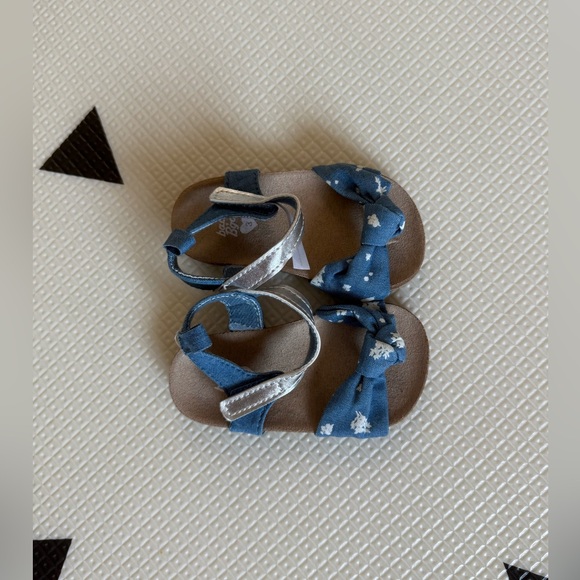 Baby Bgosh|Baby girl chambray Blue summer sandals with white ditsy floral print• - Picture 1 of 8
